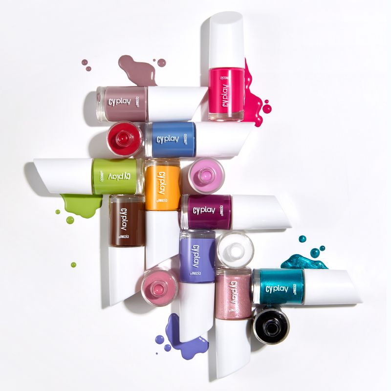 Esmalte-de-uñas-en-diferentes-tonos-y-acabados-de-color-intenso-alta-cobertura-y-full-proteccion.