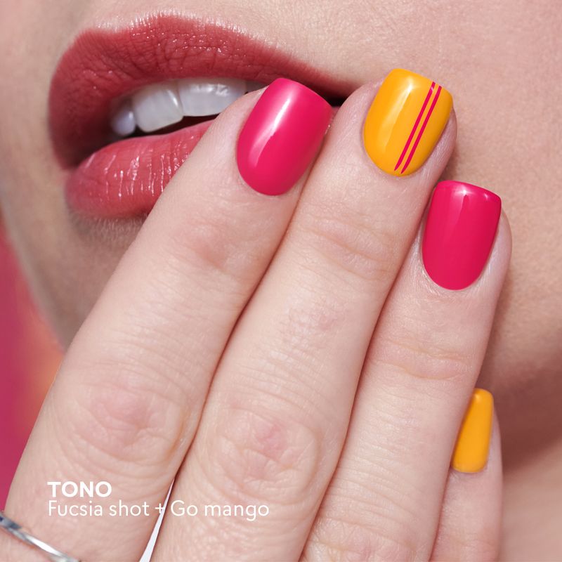 Mujer-con-los-esmaltes-Cyplay-colores-Go-Mango-y-Fuchsia-Shot